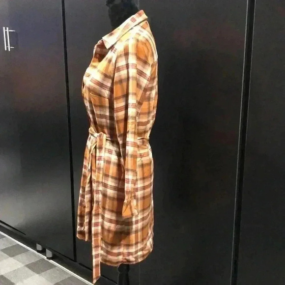 Lucky Brand V-neck,collar,long sleeve,rust plaid,button down, tie waist - Picture 4 of 11